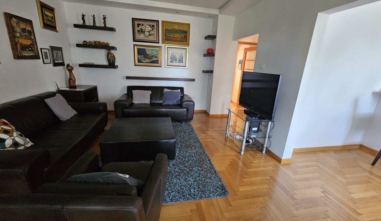1ba6f293-5256-4988-ac82-d628d606570c