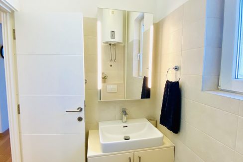 IMG-597ded66aed9b05a41238ac851cf7010-V