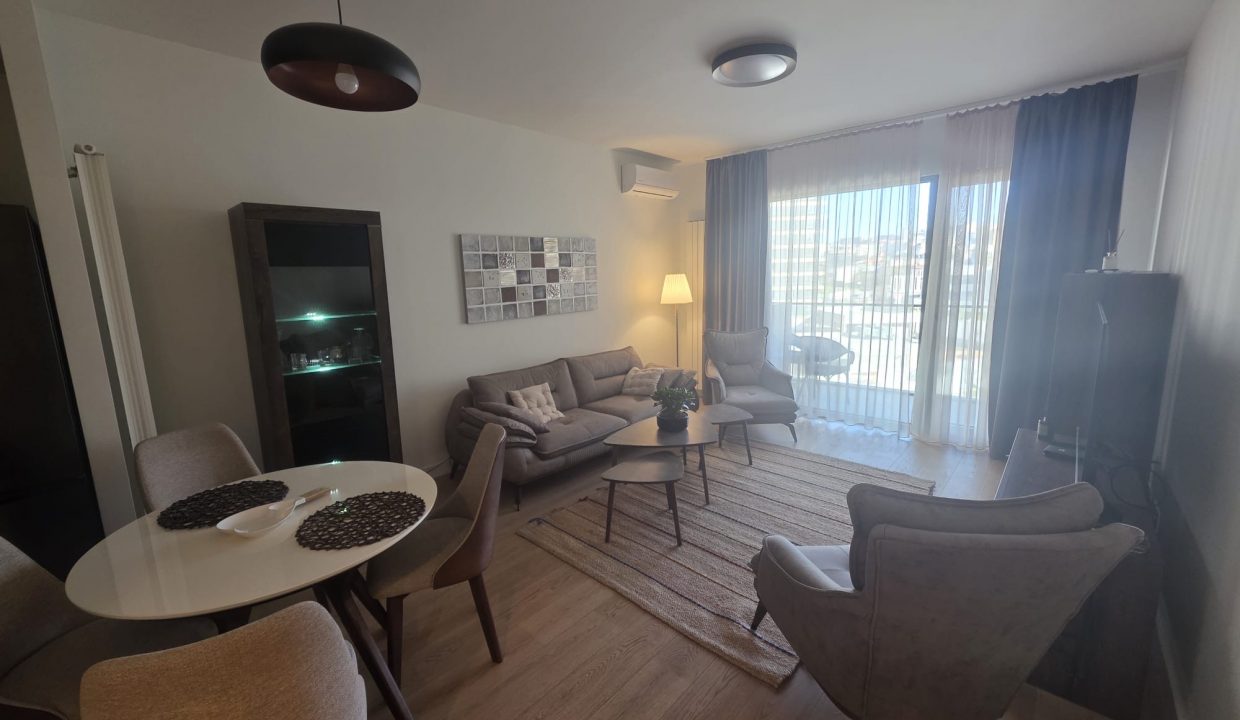 AFEAED12-B605-430F-955B-BB4620687E0E