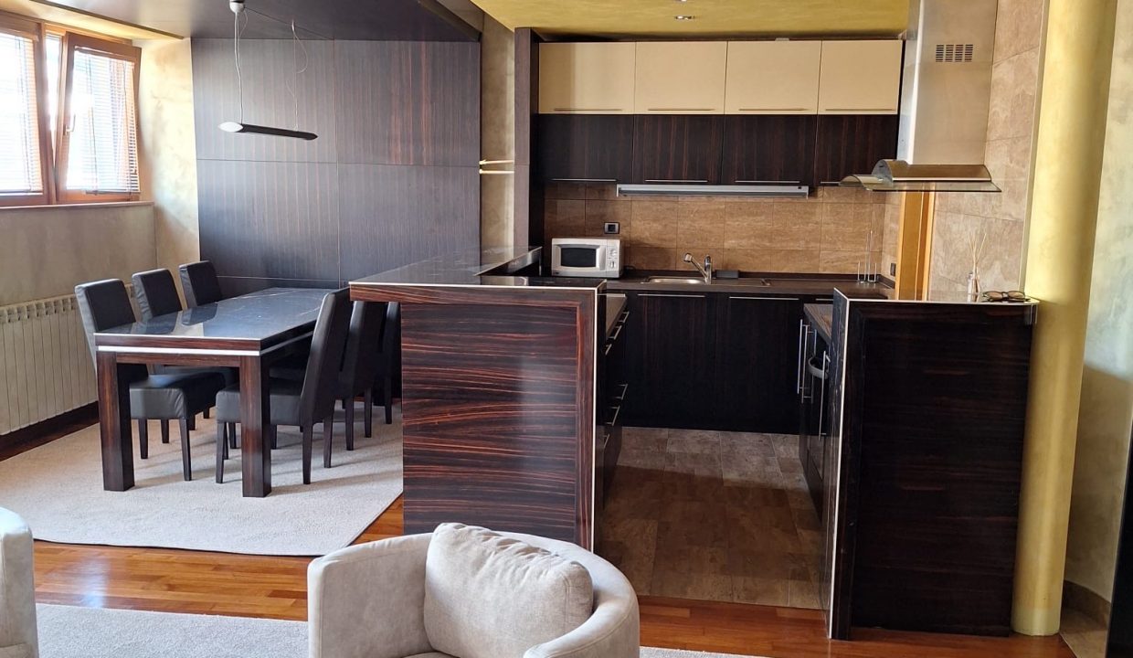 1E79FEE6-2B2B-4C36-A8B1-EFBAB7CBE3A4