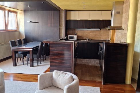 1E79FEE6-2B2B-4C36-A8B1-EFBAB7CBE3A4