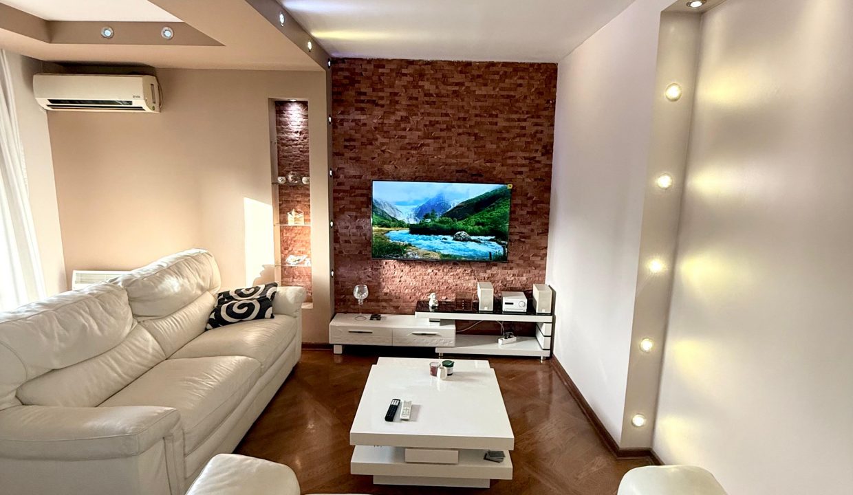 223b9879-b234-40ef-8481-333b865a4144