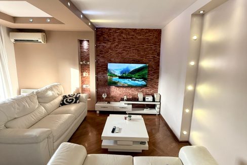 223b9879-b234-40ef-8481-333b865a4144