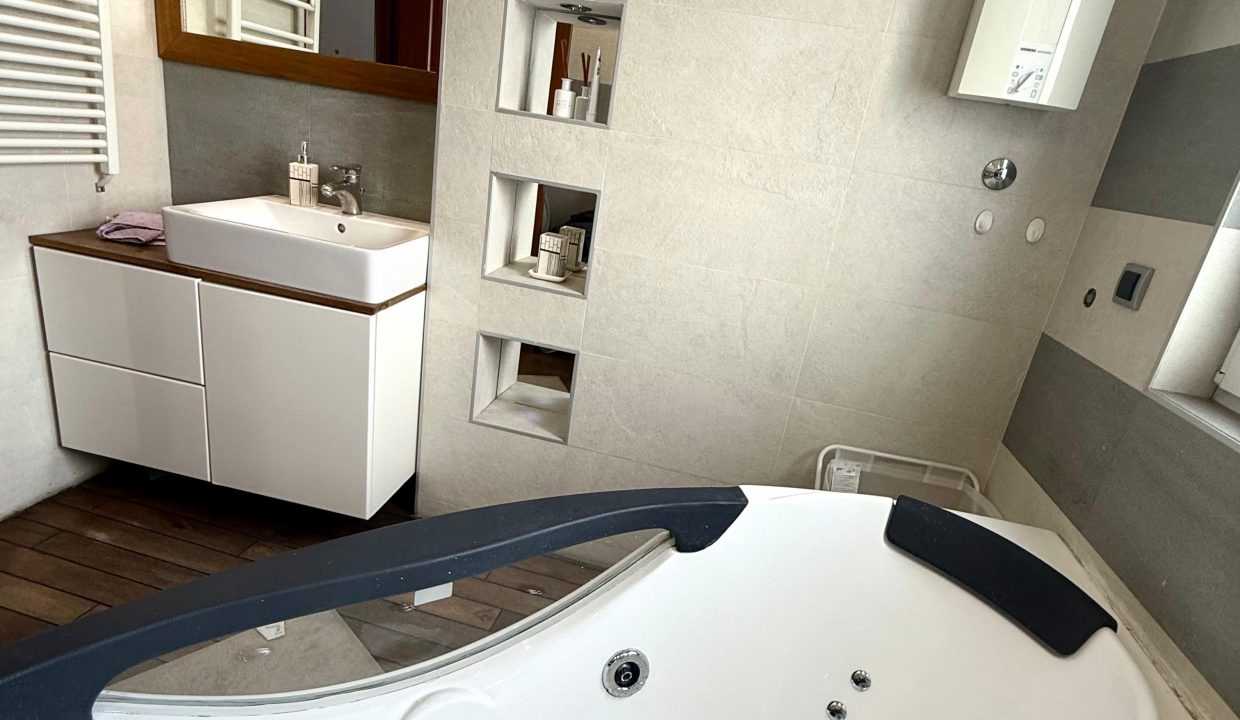 240c374c-f1ea-4d1d-8e93-ca601193135c