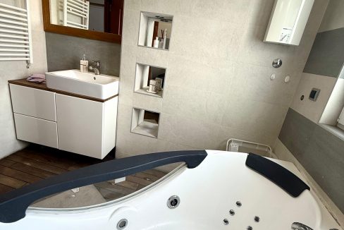 240c374c-f1ea-4d1d-8e93-ca601193135c