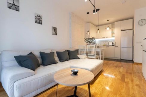 27ddda5c-0f94-410a-bf4f-9a04b30f8b59