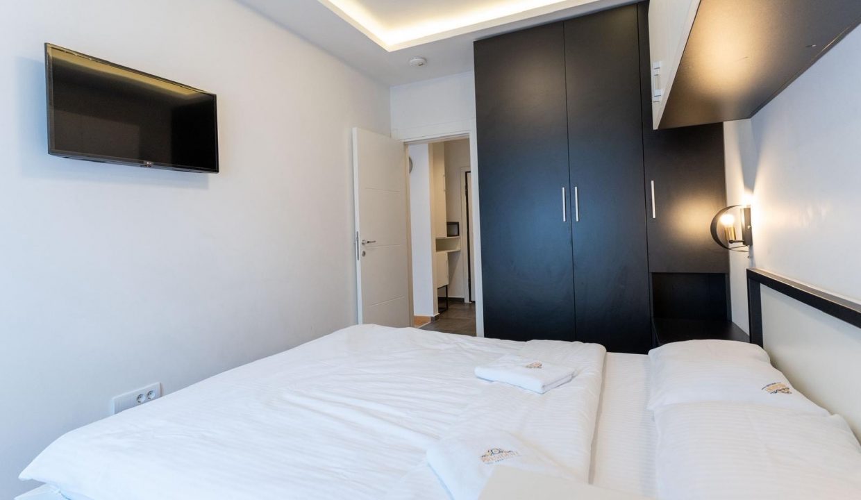 43269164-5dcc-422b-b9db-f6a4a38347d2