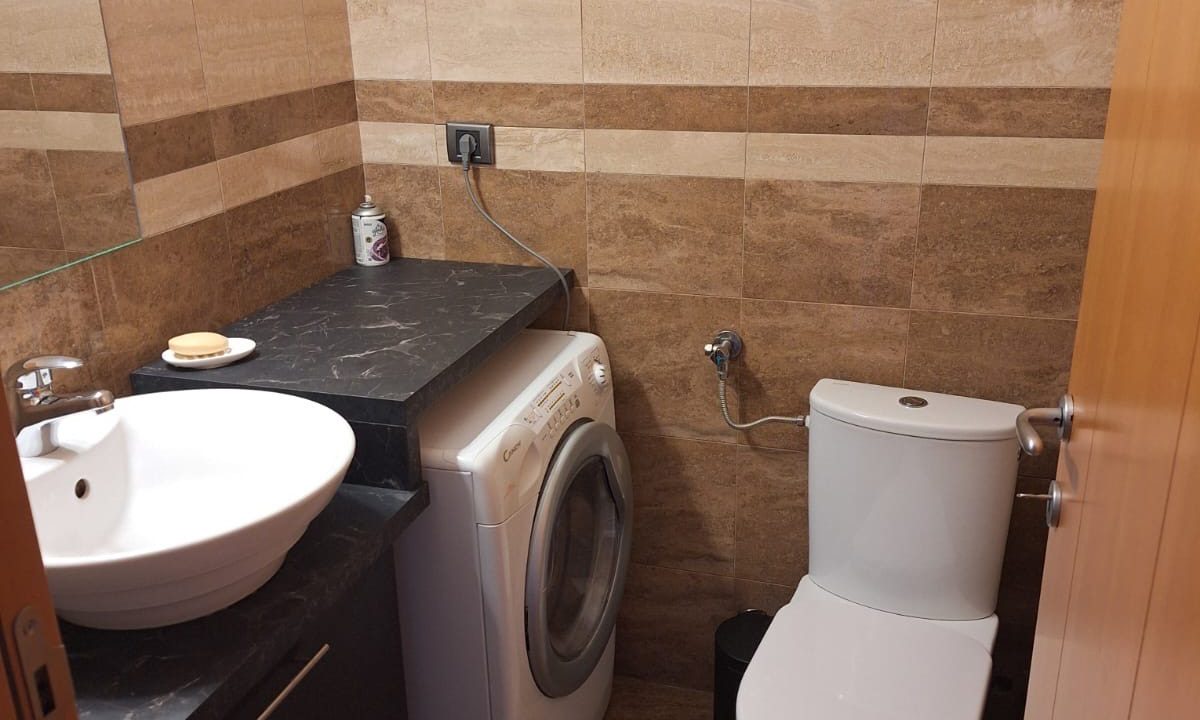 5B11AAFF-3510-4725-82EA-781778D657B4