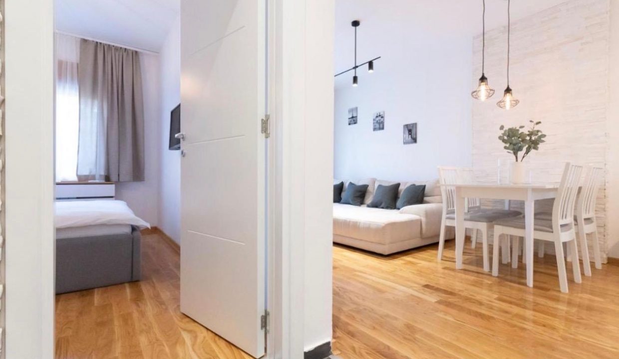 6ed683bc-1278-471f-bf18-e6e85376f6e5