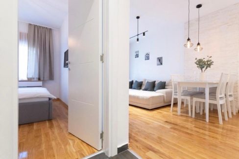 6ed683bc-1278-471f-bf18-e6e85376f6e5