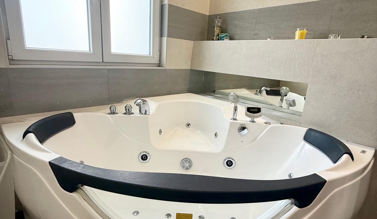 74ae4a58-44d2-4230-80be-8fe3ba28471e