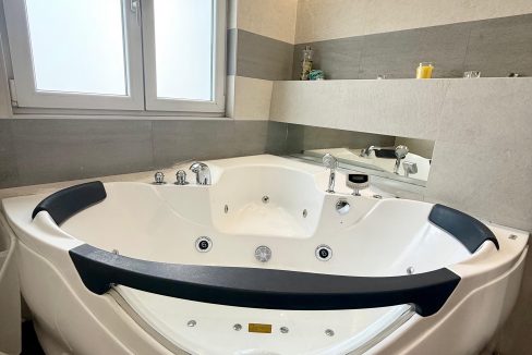 74ae4a58-44d2-4230-80be-8fe3ba28471e