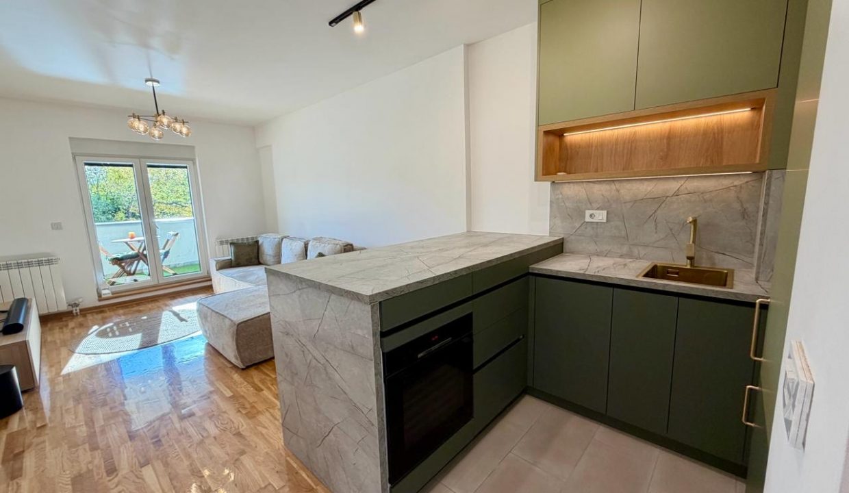 78e70077-0955-4107-85e8-02a812378f64