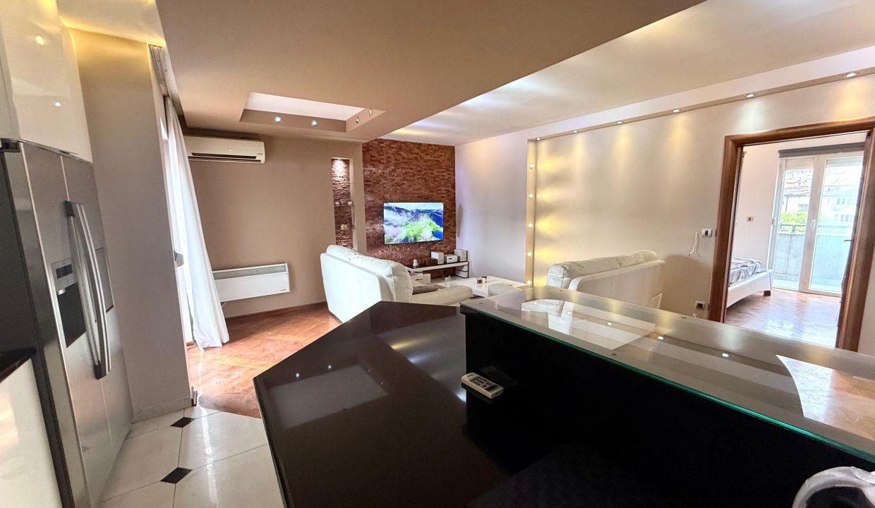 7fd241b5-52e6-4302-bf03-cff874aa4c17