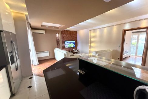 7fd241b5-52e6-4302-bf03-cff874aa4c17