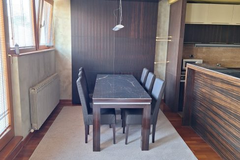 98056EDD-CA77-405D-935B-12402F6493F4