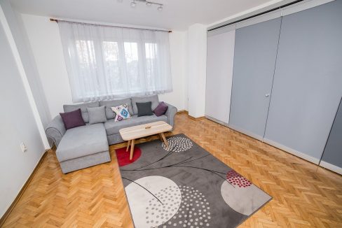 9d3392bf-b6d1-447b-81a4-7c359472bcad