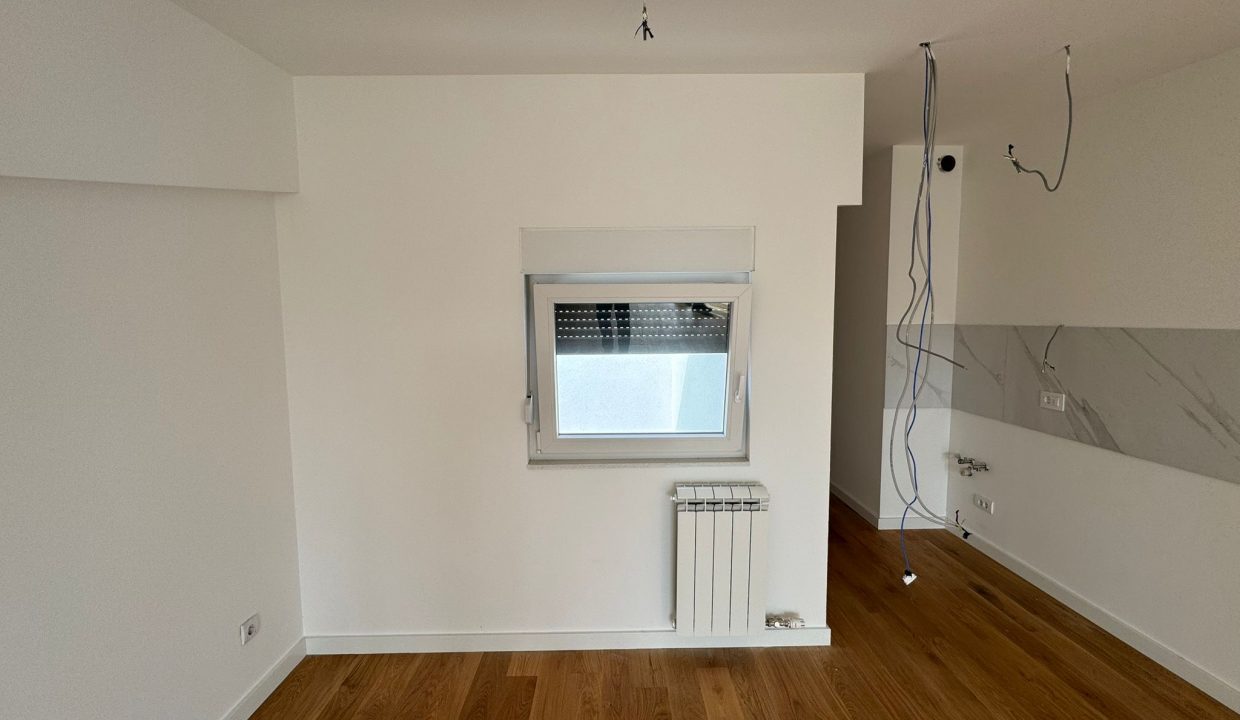 AAF5BDEE-63E3-4E8A-941F-37E210A774F8