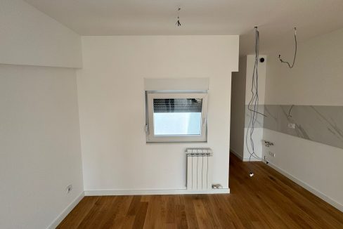 AAF5BDEE-63E3-4E8A-941F-37E210A774F8