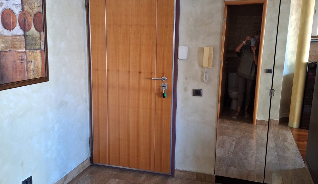 DB4515E5-D73C-4FDC-BD27-9A6CFA9147F6