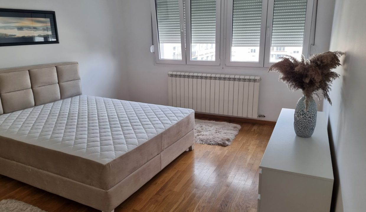 IMG-42d9f50d725bc3d9e8a41e047081ec08-V