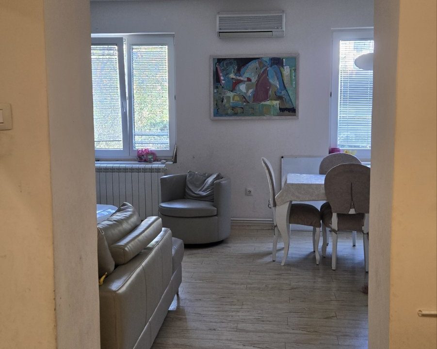 IMG-542b8783e70d3d9bbe93cbd13a595b86-V