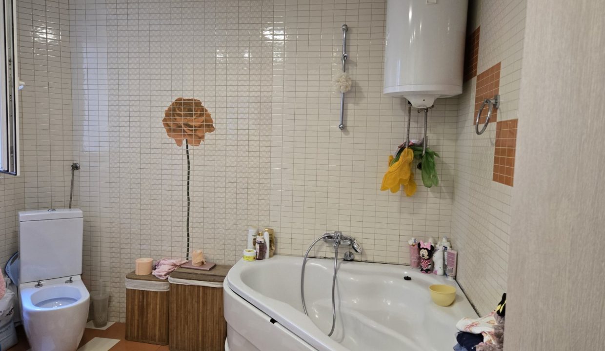 IMG-550a67d73e3bee81bc532c81fa625924-V