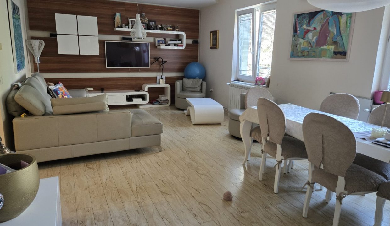 IMG-6b8d0a34ed7818631ca388466be93c93-V