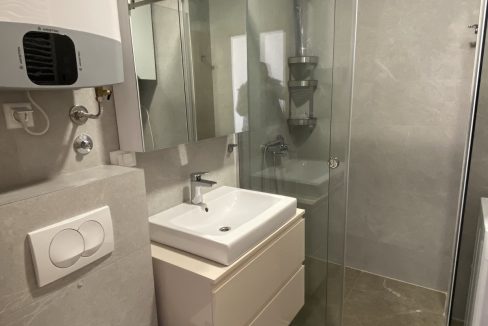 IMG-809565f5157aca620be54c09bf7f8bee-V