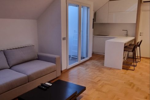 IMG-9990e1bf0be48b4b2c306f995f655b56-V