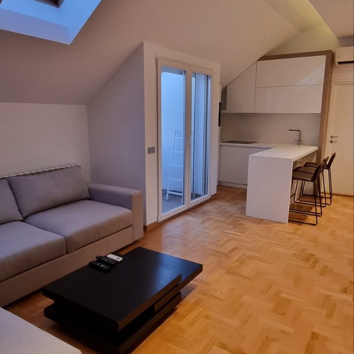 IMG-9990e1bf0be48b4b2c306f995f655b56-V