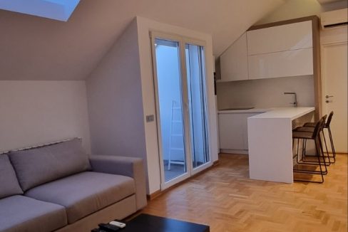 IMG-a20ce411b92d522c30f9c9f681989b14-V