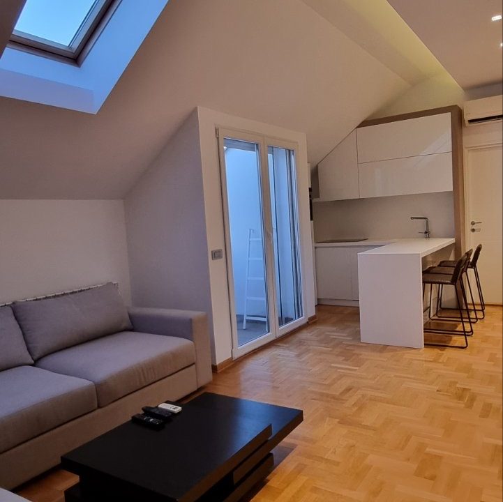 IMG-a20ce411b92d522c30f9c9f681989b14-V