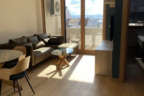 IMG-e6e69be73a07191bc6ba1f1eee95b741-V