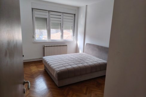 IMG-efc4854e5a82f0264e1b43ad3f12e4aa-V