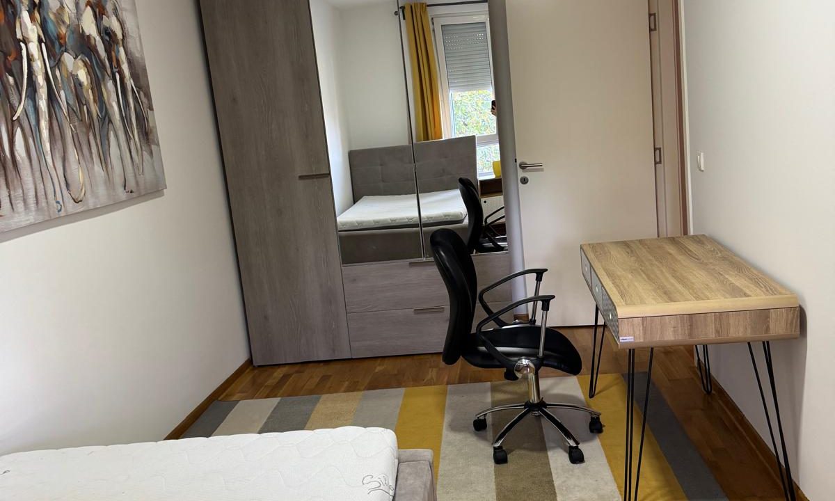 IMG-f9efc15d0fe7453db69d429c25779980-V