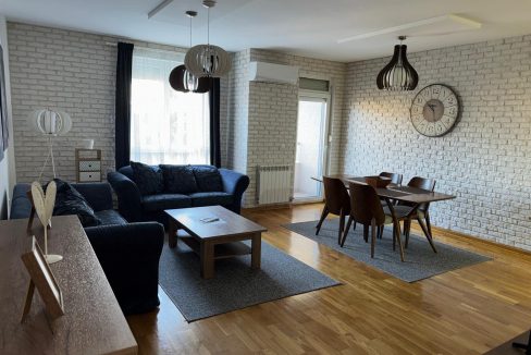 IMG-fb917ca3d74b774d950e44bca3f2c369-V