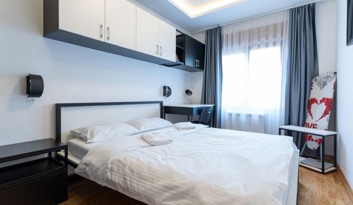 c087d681-37be-4a0e-b759-dc51236f8877_1