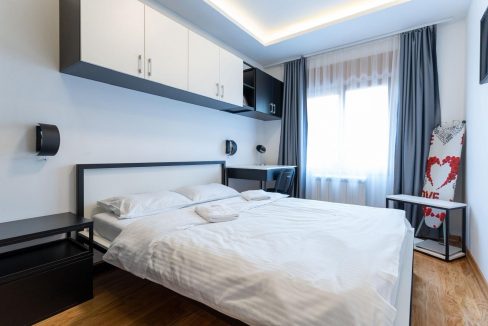 c087d681-37be-4a0e-b759-dc51236f8877_1