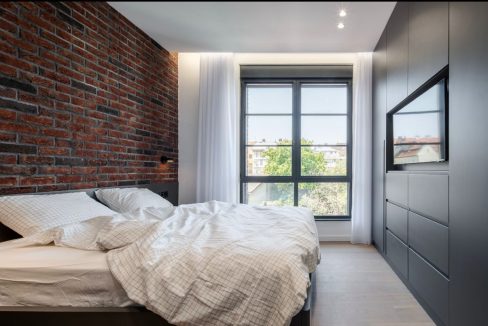 c9490773-1ce8-4d76-89d4-335b301b86b6