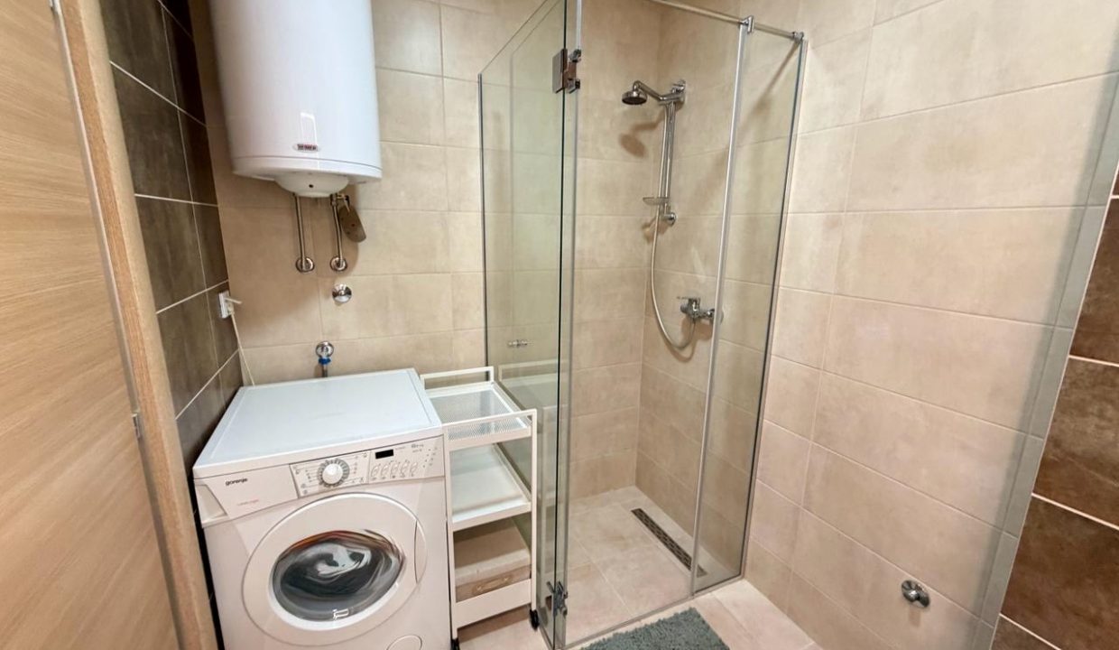 e22b8b9b-84d7-48c0-a494-6892e4884621