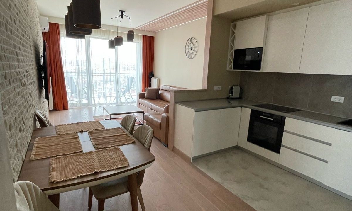 ee9be043-7a77-491d-b18c-28e6c0443026