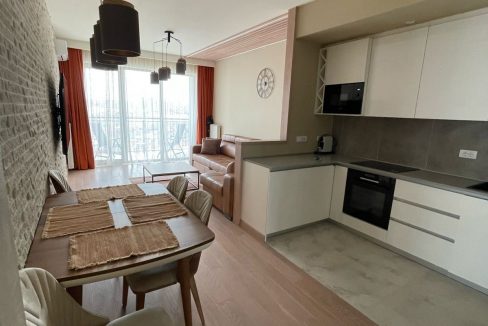 ee9be043-7a77-491d-b18c-28e6c0443026