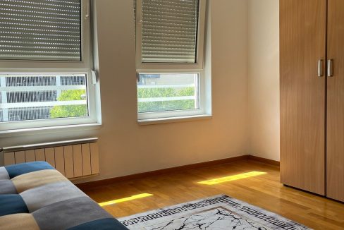 7e799047-960f-4738-85d7-8ab5666f9f09