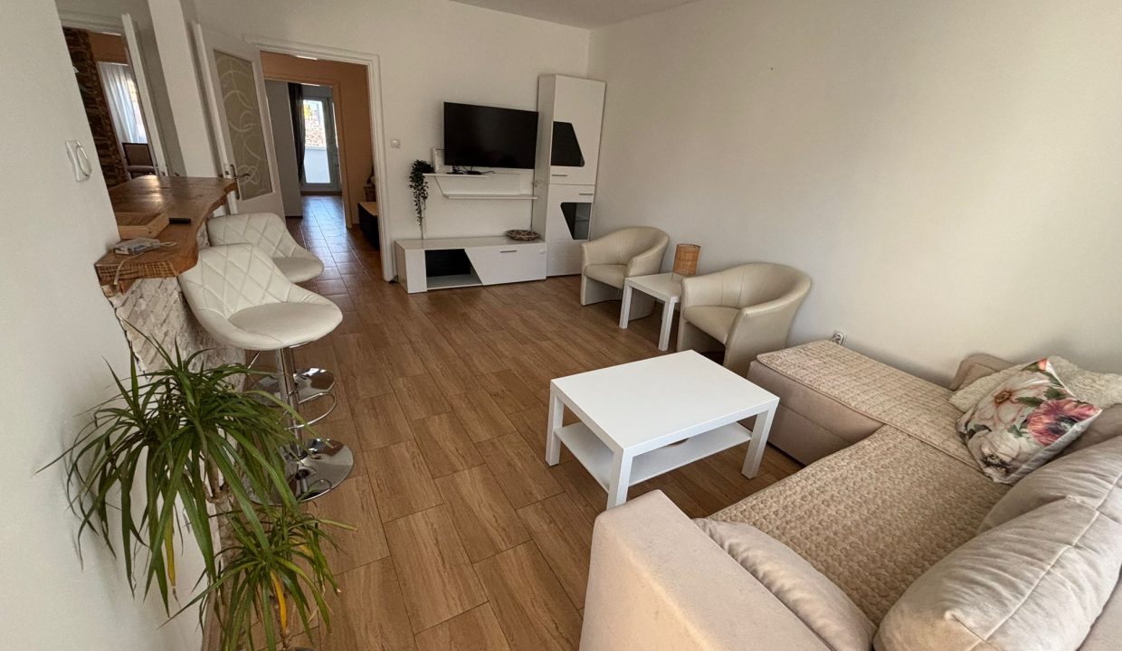 8edcb835-37cb-4b9b-86b1-cec668301e1f