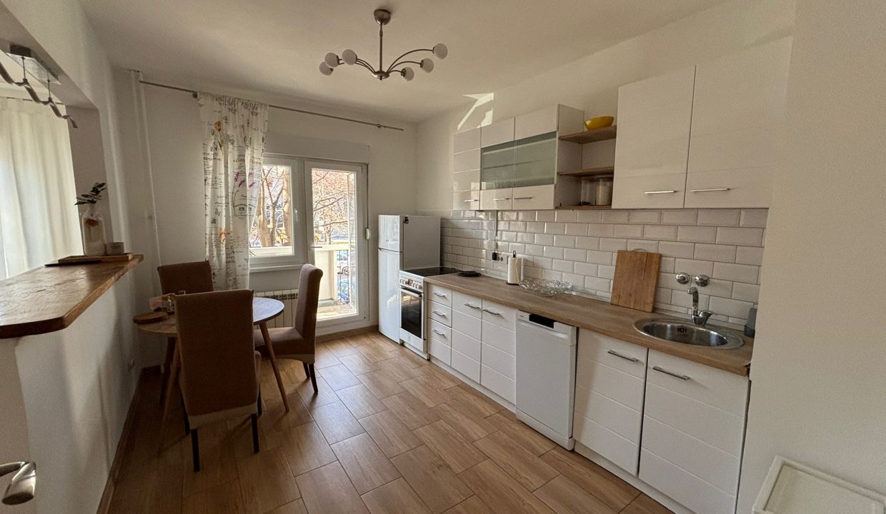 922e8e75-5fa2-4ea9-8bfb-592e2308bdd1