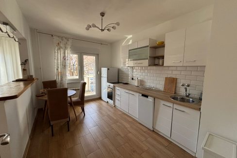 922e8e75-5fa2-4ea9-8bfb-592e2308bdd1