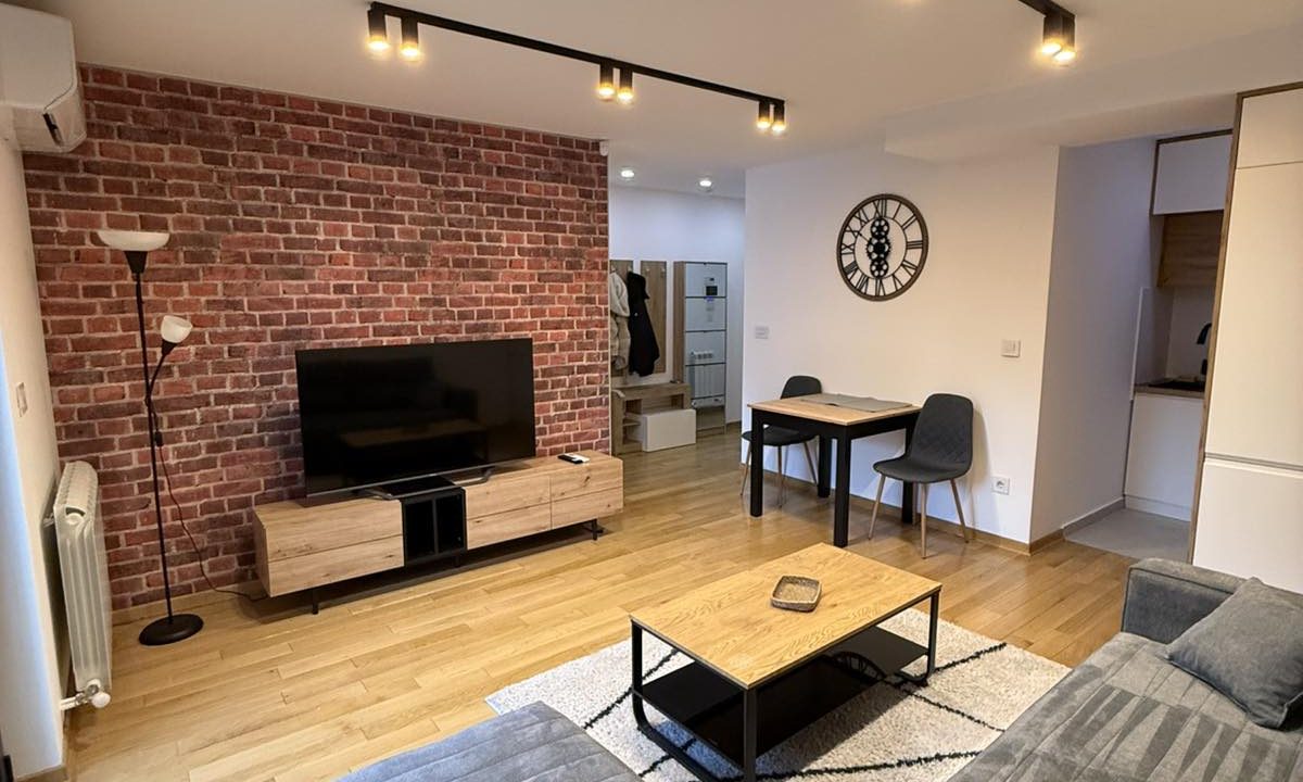 IMG-9193461a72ab4f48716a23c8829ed6c4-V