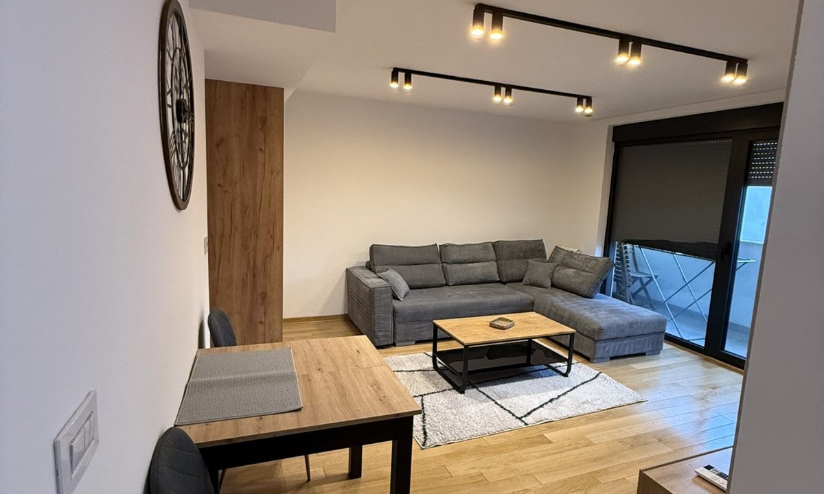 IMG-98feee1a7cad2aff3f73a636abb570f0-V