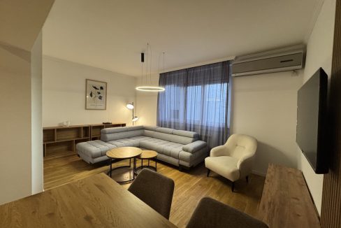 IMG-eff17fd1ab0c91200a9437ac213689e1-V